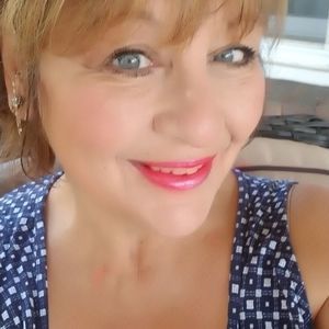 Meet your Posher, Denise